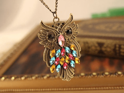 Colar Feminino com Pingente de Coruja Colorida