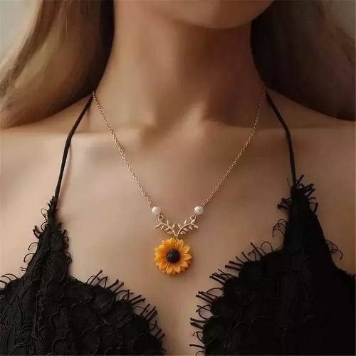 Colar Feminino com pingente de girassol