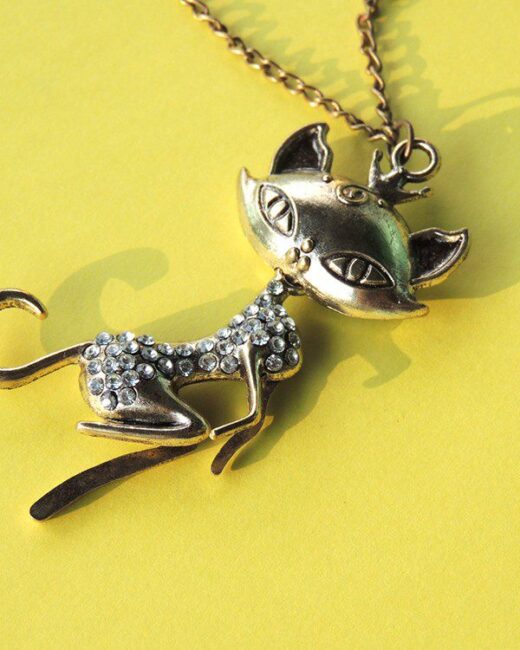 Colar Dourado com Pingente de Gatinha