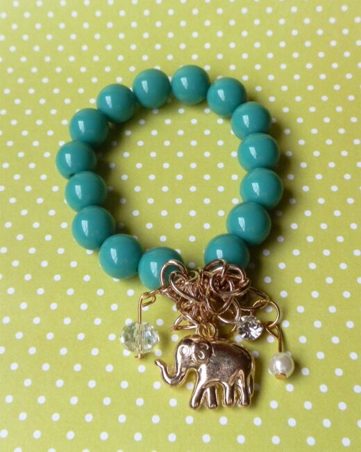 Pulseira Verde com Pingente de Elefante