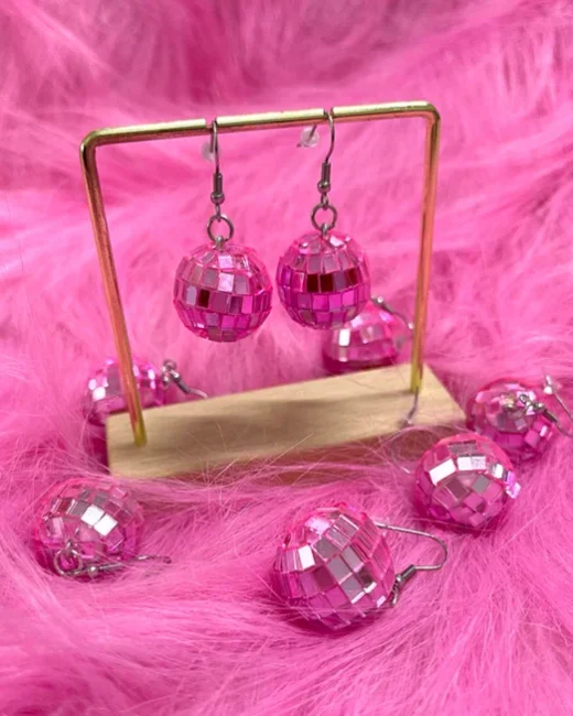 brinco mirrorball, cor rosa pink